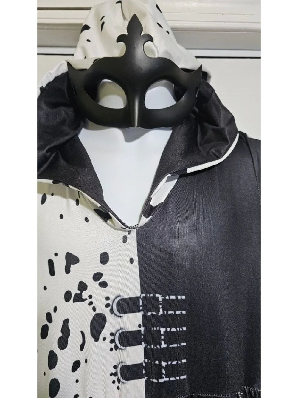 Cruella Estelle de Vil Kids Costume Hood Dress Black White Dalmatian Cane Mask